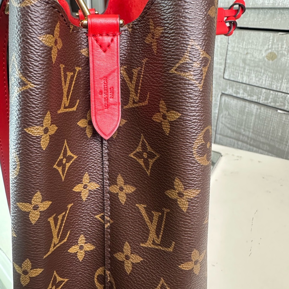 ❤️❤️sold❤️❤️Louis Vuitton Monogram Neo Noe Shoulder Bag with Red Trim - Picture 5 of 11